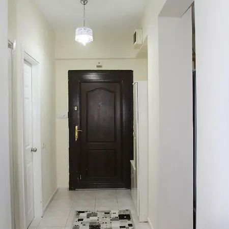 Tesisler Caddesi Apartmán *